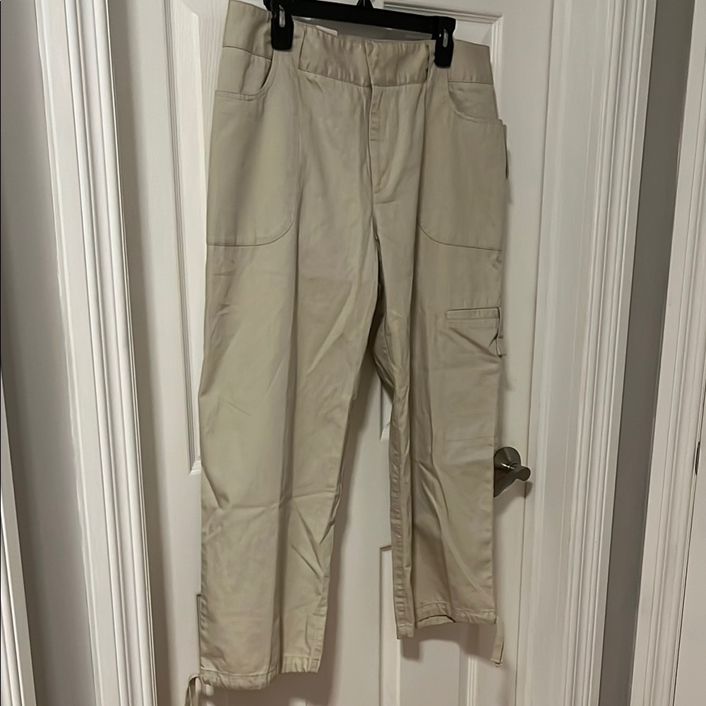 NWT Izod Khaki Cargo Pants. Khaki size 14.